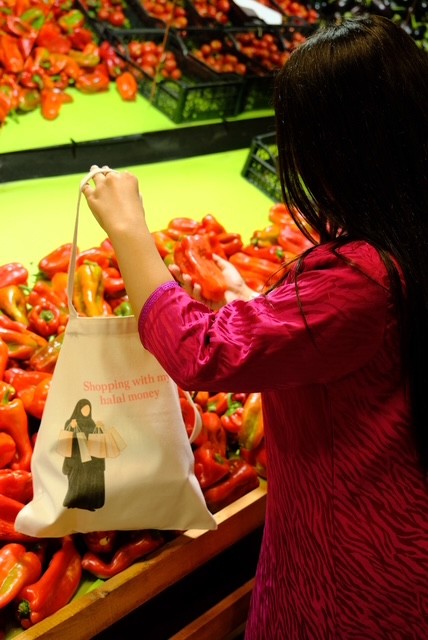 Tote-Bag Shopping with my halal money